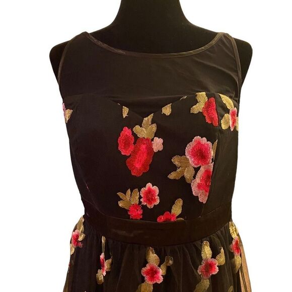 Venus‎ Retro Look Black Floral Embroidered Dress with Tulle Overlay Size 10 NWT - Picture 2 of 13